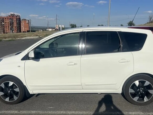 2012 Nissan Note I Рестайлинг, белый, 900000 рублей - вид 5