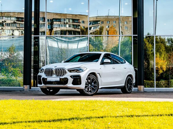 2022 BMW X6 30d III (G06), белый, 8350000 рублей