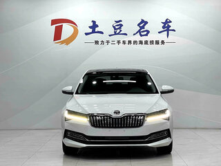 2023 Skoda Superb III Рестайлинг, белый, 2000700 рублей, вид 2