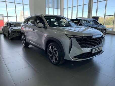 2026 Geely Atlas II, серебристый, 4119990 рублей, вид 3