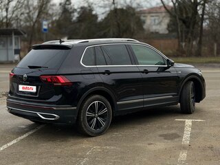 2021 Volkswagen Tiguan II Рестайлинг, чёрный, 3490000 рублей, вид 3
