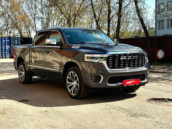 2026 Ram 1500 Crew Cab V Рестайлинг, серый, 9660000 рублей - вид 2