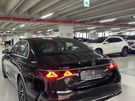 2026 Mercedes-Benz E-Класс 300 VI (W214, S214), чёрный, 9900000 рублей, вид 5