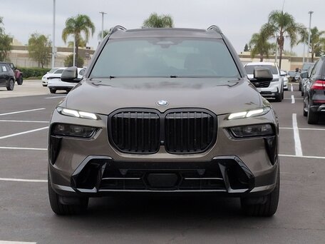 2025 BMW X7 40i I (G07) Рестайлинг, коричневый, 10674825 рублей, вид 2
