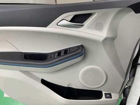 2023 BYD Yuan Pro (47 kWh) I Рестайлинг 2 (Pro), белый - вид 20