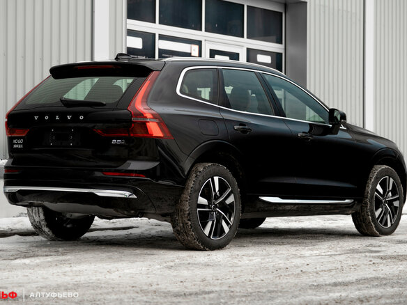 2025 Volvo XC60 II Рестайлинг 2, чёрный, 6990000 рублей - вид 2