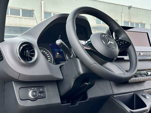 2026 Mercedes-Benz Sprinter, чёрный - вид 8