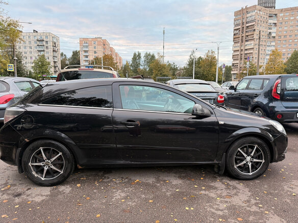 2010 Opel Astra GTC H Рестайлинг, чёрный, 390000 рублей - вид 1