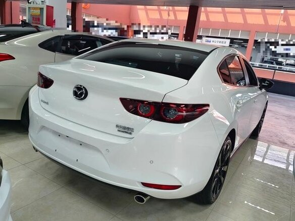 2026 Mazda 3 Axela IV (BP), белый, 1980000 рублей - вид 4