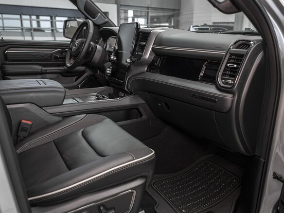 2026 Ram 1500 Crew Cab V Рестайлинг, серебристый, 9390000 рублей - вид 23