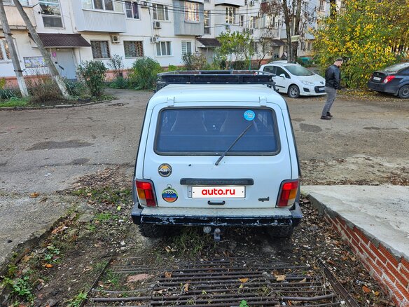 2002 Lada (ВАЗ) 2121 (4x4) I Рестайлинг, белый, 600000 рублей - вид 4