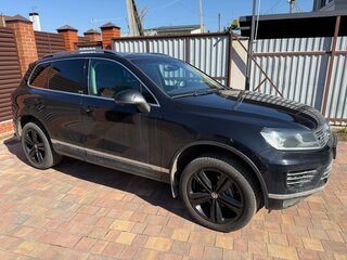 2017 Volkswagen Touareg II Рестайлинг, чёрный, 3100000 рублей, вид 4