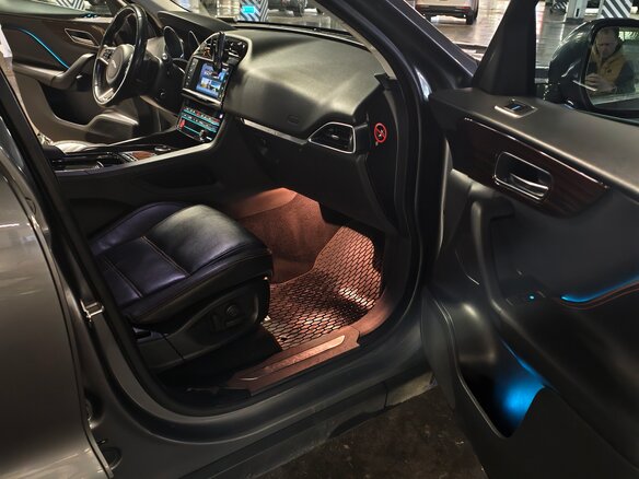 2018 Jaguar F-Pace I, серый, 2550000 рублей - вид 11