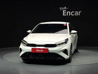 2022 Kia K3 II Рестайлинг, белый, 1390000 рублей, вид 2