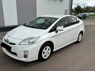 2010 Toyota Prius III (XW30), белый, 1320000 рублей, вид 3