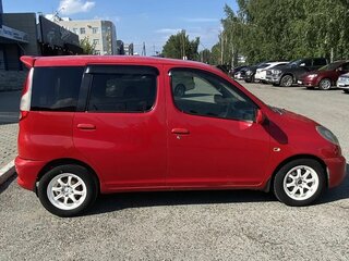 1999 Toyota FunCargo, красный, 500000 рублей, вид 2