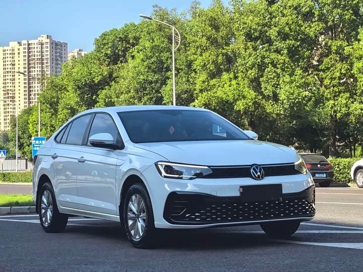 Открыть фотографии: Volkswagen Lavida XR