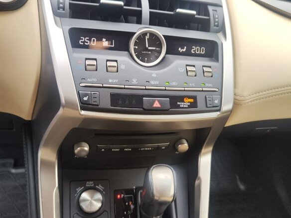 2019 Lexus NX 300 I Рестайлинг, красный, 3499000 рублей - вид 8