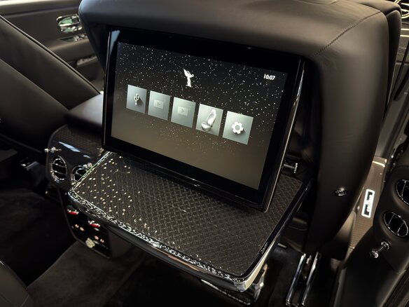 2025 Rolls-Royce Cullinan Black Badge I Рестайлинг (Series II), чёрный, 67900000 рублей - вид 19