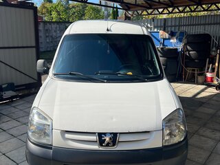 2010 Peugeot Partner II, белый, 330000 рублей, вид 2