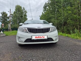 2013 Kia Rio 5-speed III, белый, 700000 рублей, вид 1