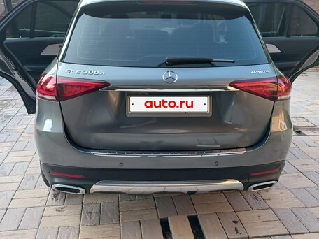 2020 Mercedes-Benz GLE 300 d II (V167), серый, 6300000 рублей, вид 3