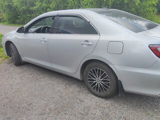 2018 Toyota Camry VII (XV50) Рестайлинг 2, серебристый, 1700000 рублей, вид 4