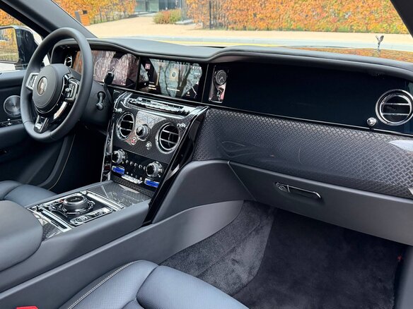 2026 Rolls-Royce Cullinan Black Badge I Рестайлинг (Series II), чёрный, 59850000 рублей - вид 31