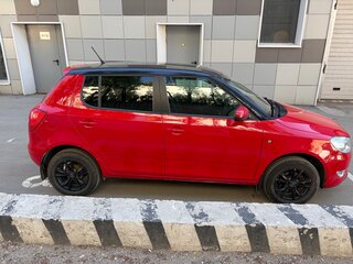 2013 Skoda Fabia II Рестайлинг, красный, 490000 рублей, вид 3