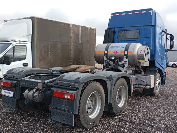 2023 IVECO-Hongyan 6x4 (CQ4256), синий, 3269695 рублей - вид 2
