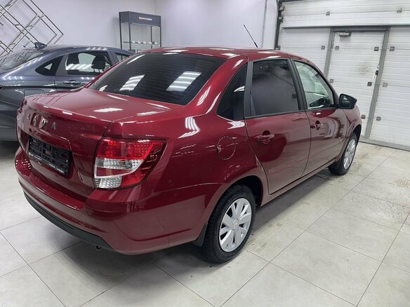 2026 Lada (ВАЗ) Granta I Рестайлинг, красный, 1150900 рублей - вид 3