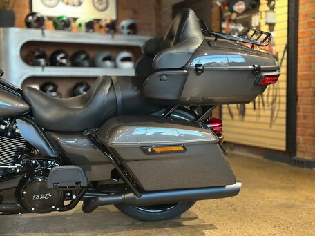 2023 Harley-Davidson Ultra Limited, серый, 3950000 рублей, вид 5