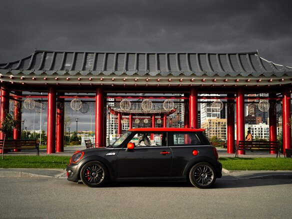 2012 Mini Hatch Cooper S II (R56) Рестайлинг, серый, 1099999 рублей - вид 2