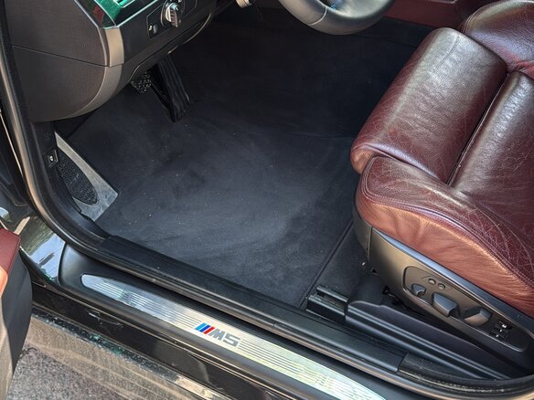 2008 BMW M5 IV (E60/E61), чёрный, 2900000 рублей - вид 13