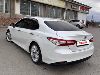 2018 Toyota Camry VIII (XV70), белый, 2500000 рублей, вид 4
