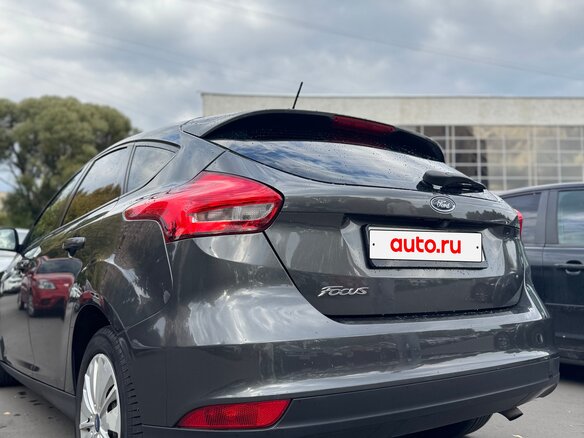 2019 Ford Focus III Рестайлинг, серый, 1050000 рублей - вид 4