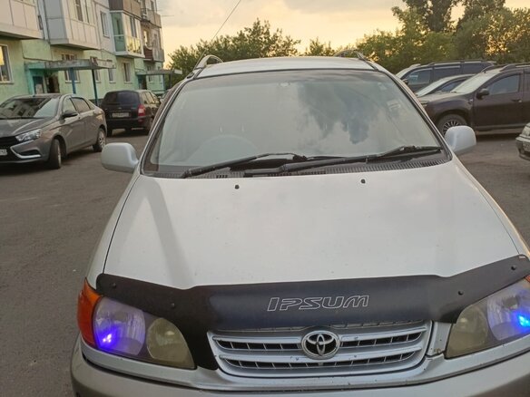 1999 Toyota Ipsum I (M10), серый, 430000 рублей
