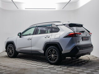 2021 Toyota RAV4 V (XA50), серебристый, 3080000 рублей, вид 3