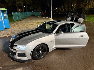 2018 Chevrolet Camaro VI Рестайлинг, серебристый, 2500000 рублей, вид 4