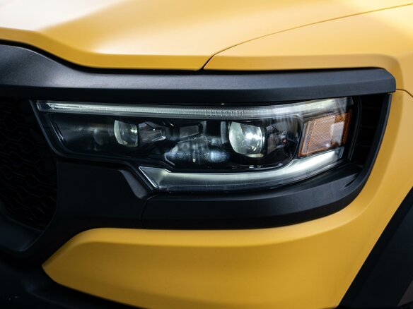 2023 Ram 1500 Crew Cab TRX V, жёлтый, 11920000 рублей - вид 10