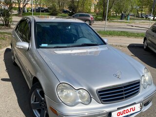 2004 Mercedes-Benz C-Класс 230 II (W203) Рестайлинг, серебристый, 850000 рублей, вид 4
