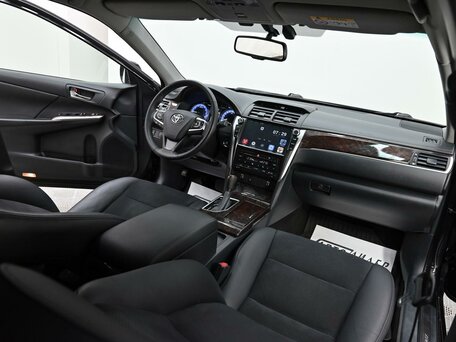 2017 Toyota Camry VII (XV50) Рестайлинг, чёрный, 2045000 рублей, вид 5
