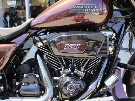 2024 Harley-Davidson CVO Street Glide, пурпурный, 4300000 рублей, вид 3