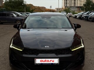 2020 Kia K5 III, серый, 1740000 рублей, вид 1