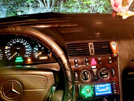 1997 Mercedes-Benz C-Класс 180 I (W202), зелёный, 235000 рублей, вид 4