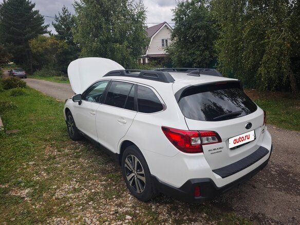2018 Subaru Outback V Рестайлинг, белый, 2700000 рублей - вид 4