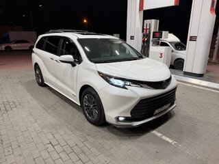 2020 Toyota Sienna IV, белый, 4000000 рублей, вид 1