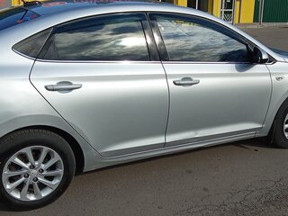 2018 Hyundai Solaris II, серебристый, 950000 рублей, вид 2