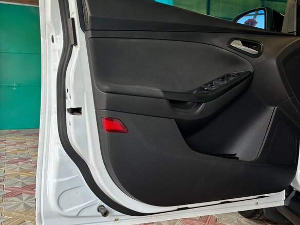 2011 Ford Focus III, белый - вид 8