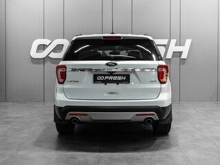 2015 Ford Explorer V Рестайлинг, белый, 2760000 рублей, вид 4